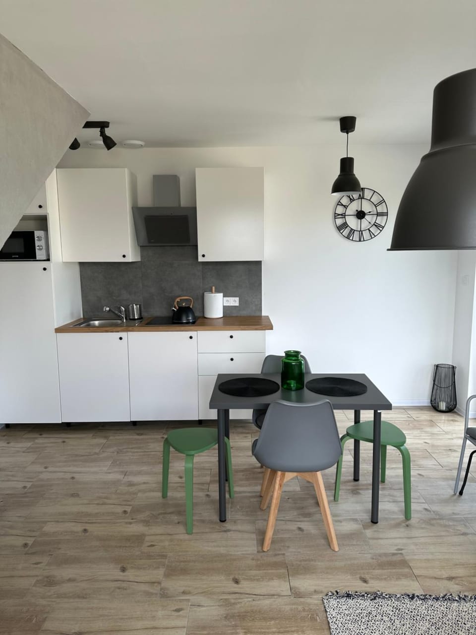 Dining area, minibar, pet friendly, stove