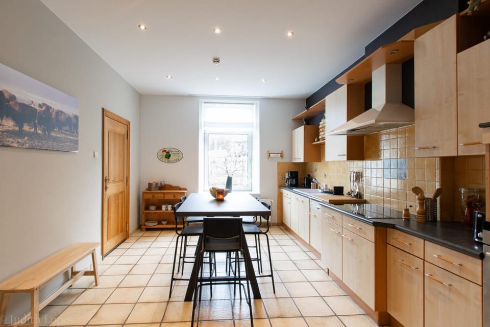 Coffee/tea facilities, Dining area, Communal kitchen, dishwasher, stove