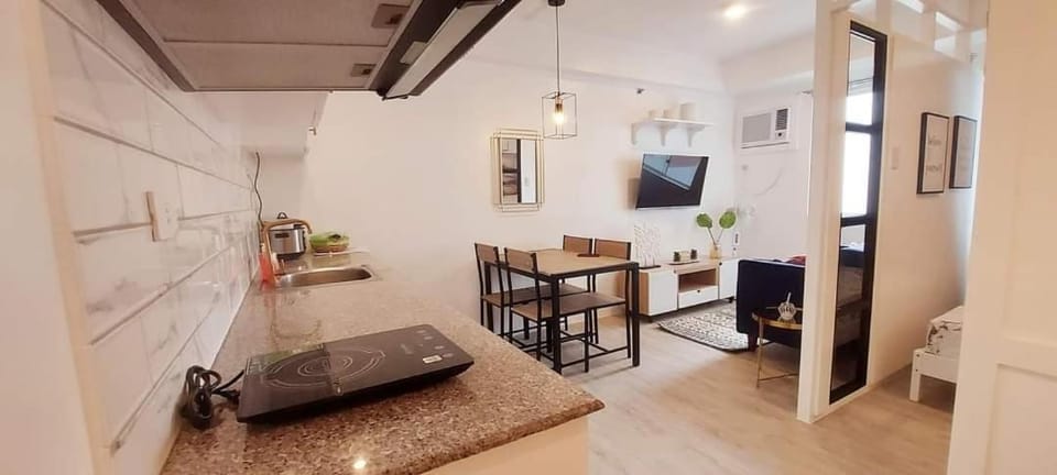 TV and multimedia, Living room, Photo of the whole room, Seating area, Dining area
