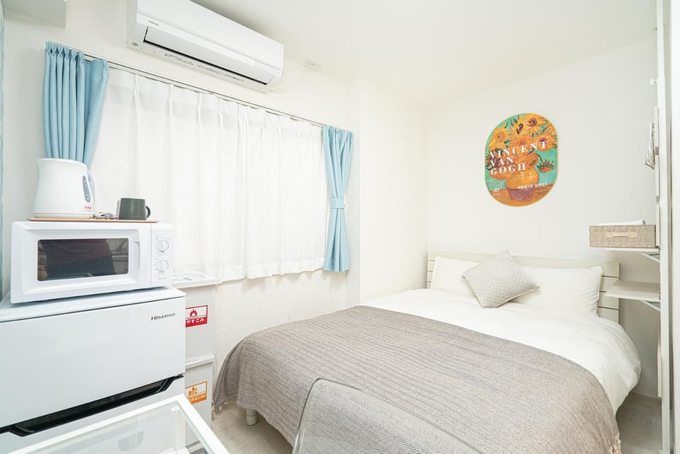 Bed, Bedroom, minibar, air conditioner