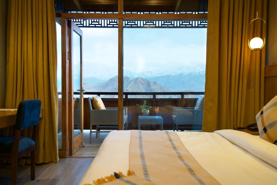 Natural landscape, Bedroom, Mountain view