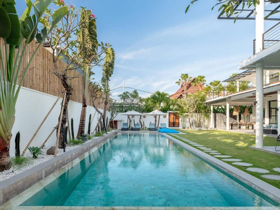 Villa Sanya Berawa Villa in North Kuta