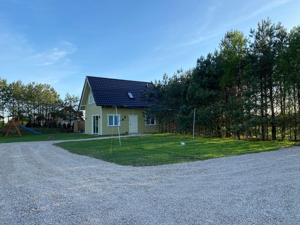 Property building, Spring, Day, Natural landscape, Garden, Garden view