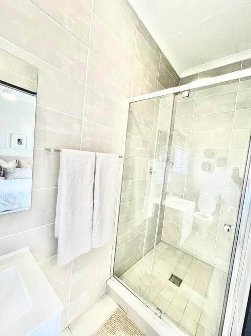 Shower, Toilet, Bathroom, Bath