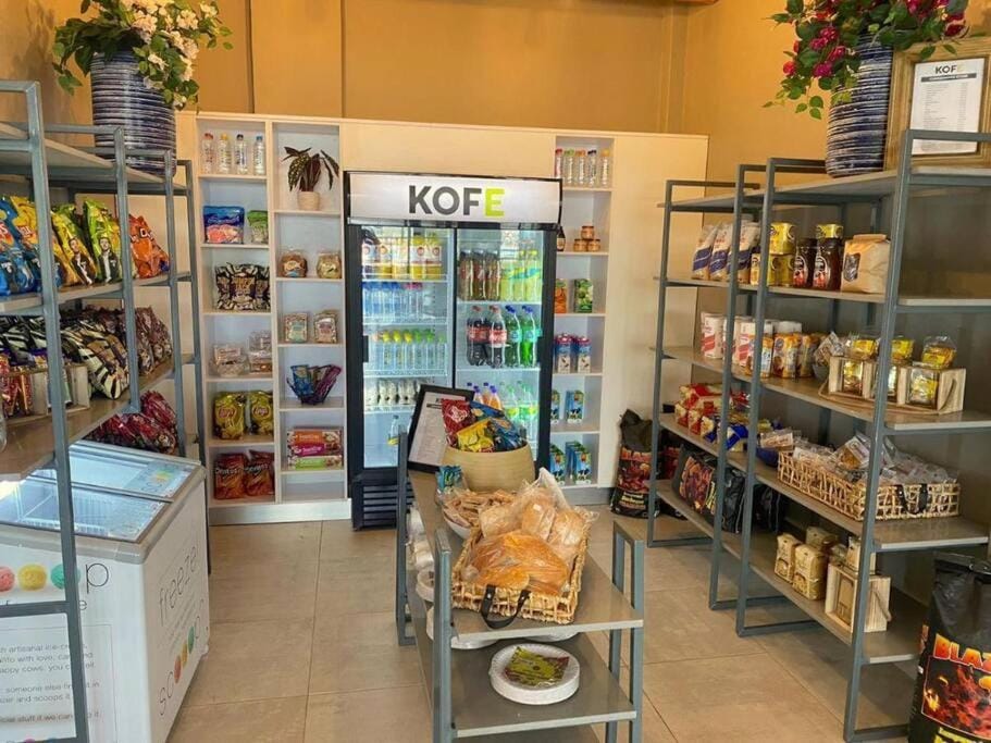 Food and drinks, Supermarket/grocery shop, Shopping Area