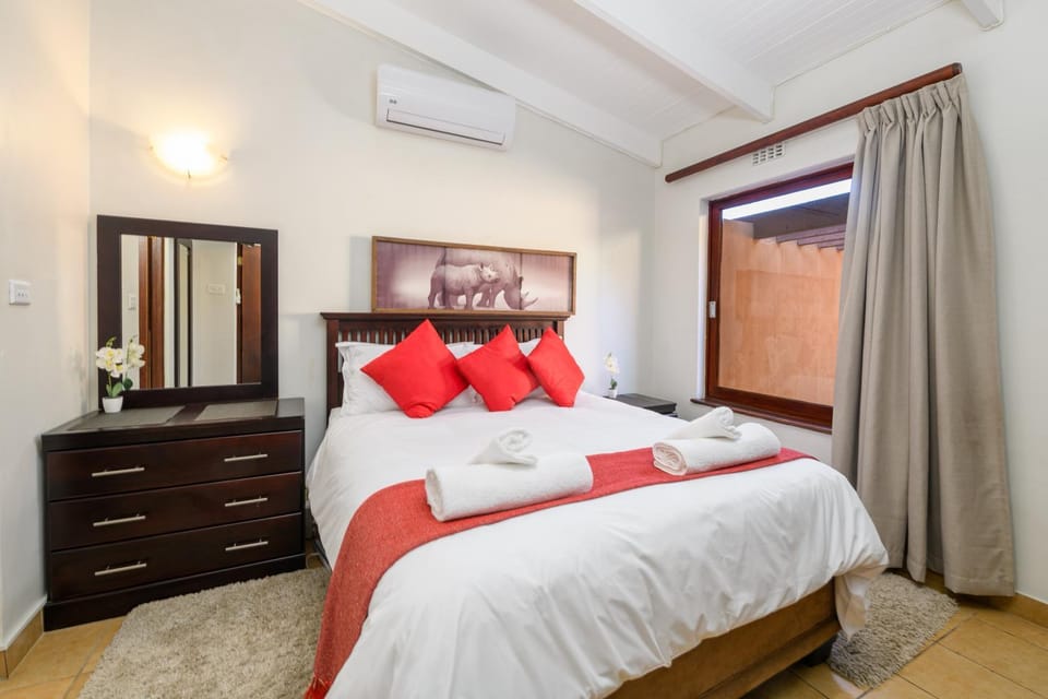 Bed, Photo of the whole room, Bedroom, air conditioner