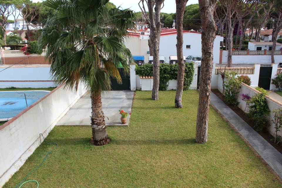 Off site, Garden