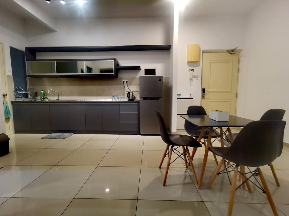 Kitchen or kitchenette, Dining area, stove