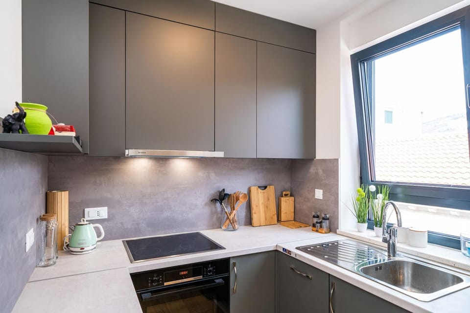 Kitchen or kitchenette, pet friendly, stove
