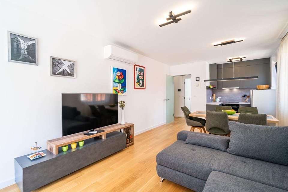 TV and multimedia, Living room, Seating area