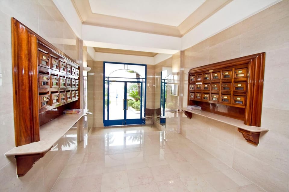 Promenade des Anglais - Sea View 2bdr by B'Your Home House in Nice