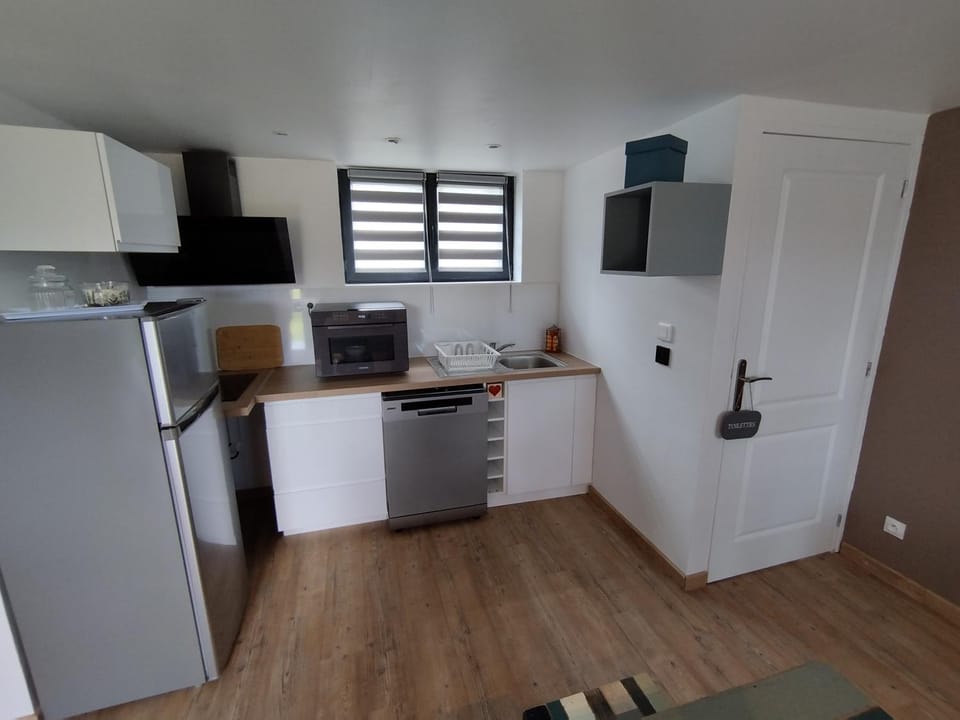 Chalet - Proche circuit - Au Calme Bed and Breakfast in Pays de la Loire