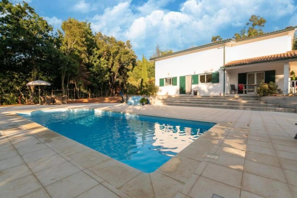 Property building, Day, Garden view, Pool view, Swimming pool, Swimming pool, sunbed
