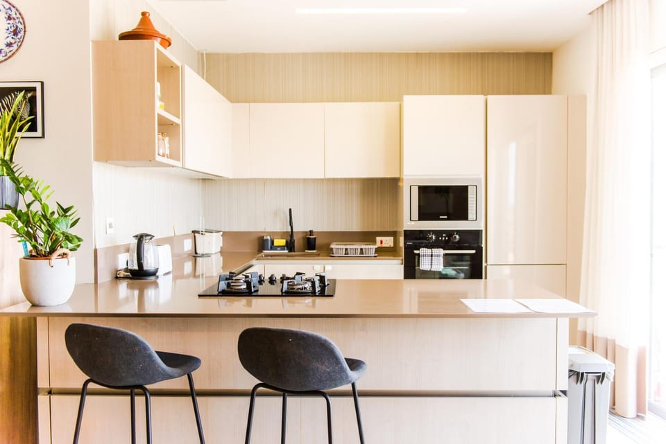 Coffee/tea facilities, Kitchen or kitchenette, oven, stove, toaster