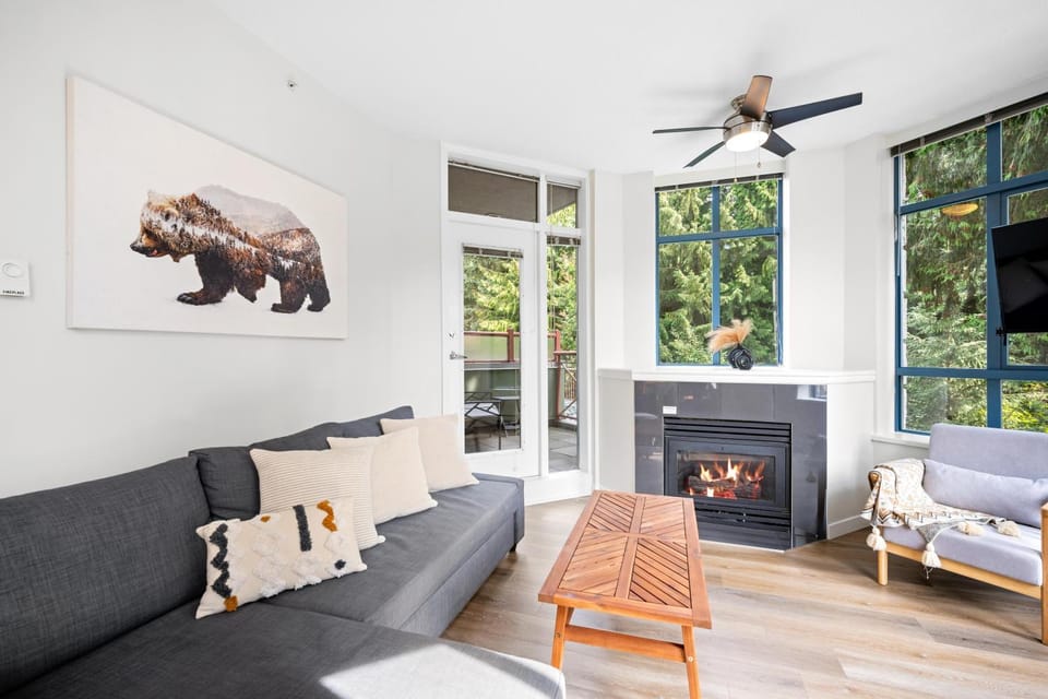 Alpenglow Lodge West Coast Wonder by MVA House in Whistler