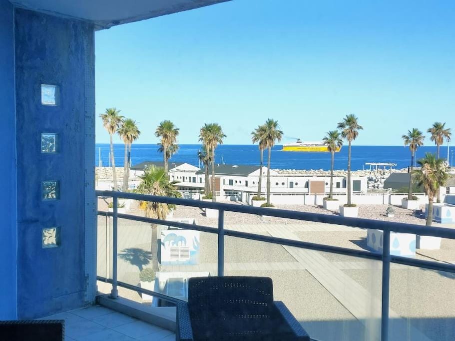 Grand F2 Bastia Centre Port de Toga, Terrasse Vue Mer Apartment in Bastia