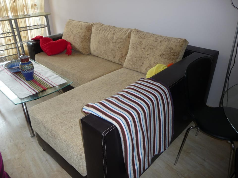 Living room, Decorative detail, Seating area
