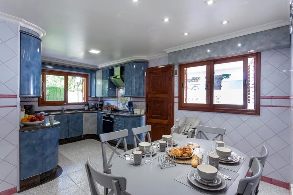 Kitchen or kitchenette, Seating area, minibar