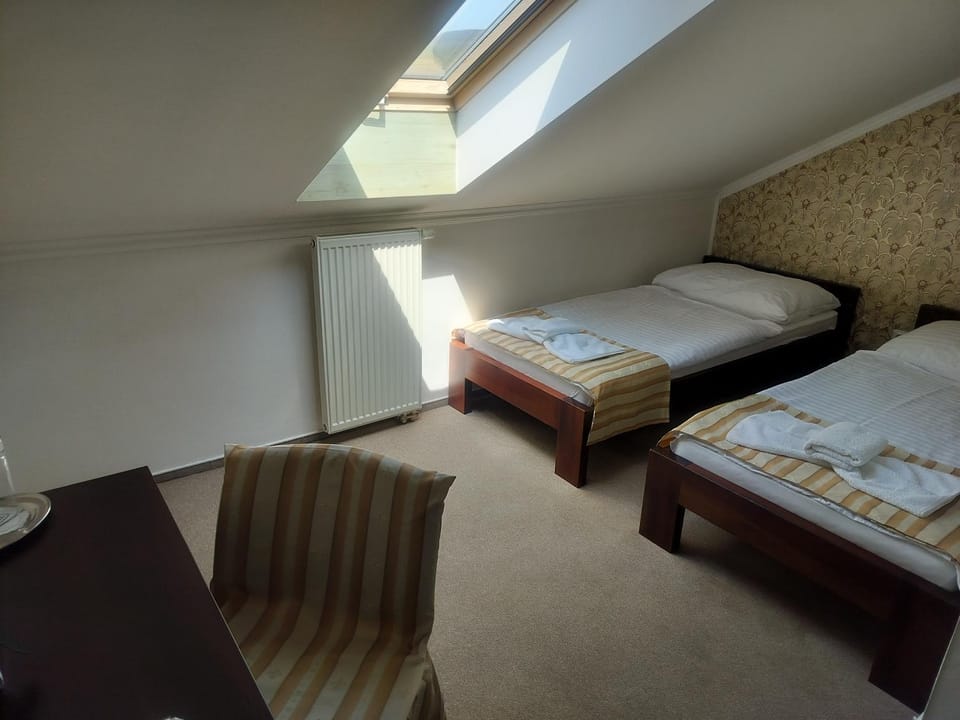 Photo of the whole room, towels