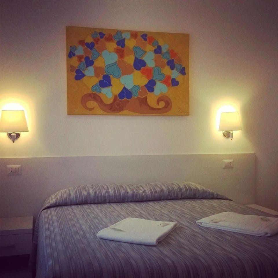 Bed, Decorative detail, towels