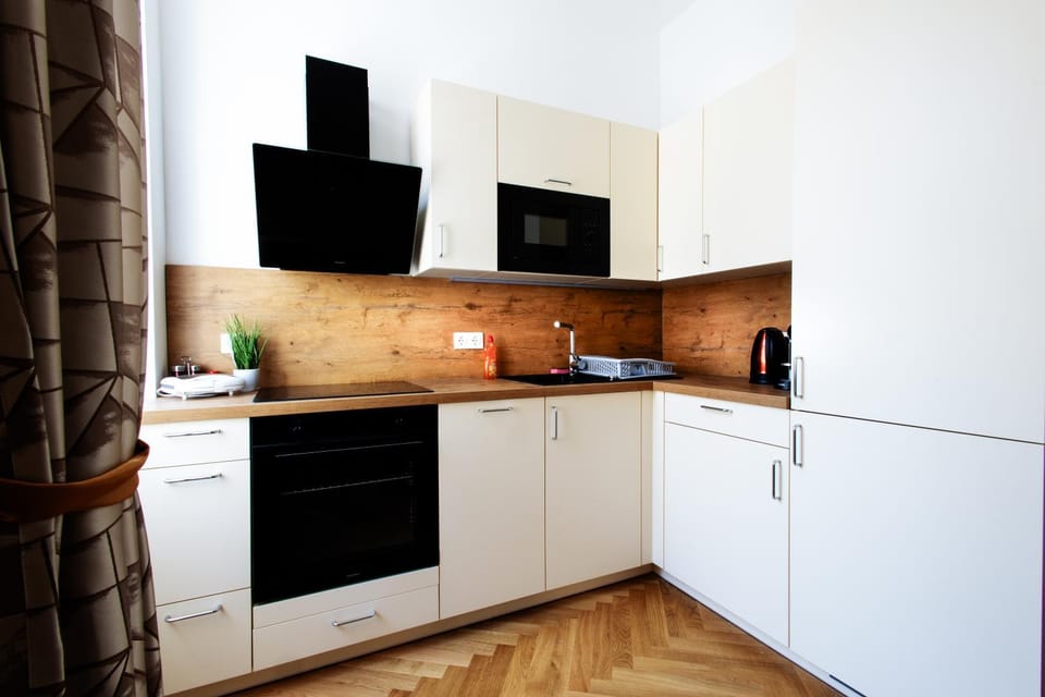 Kitchen or kitchenette, dishwasher