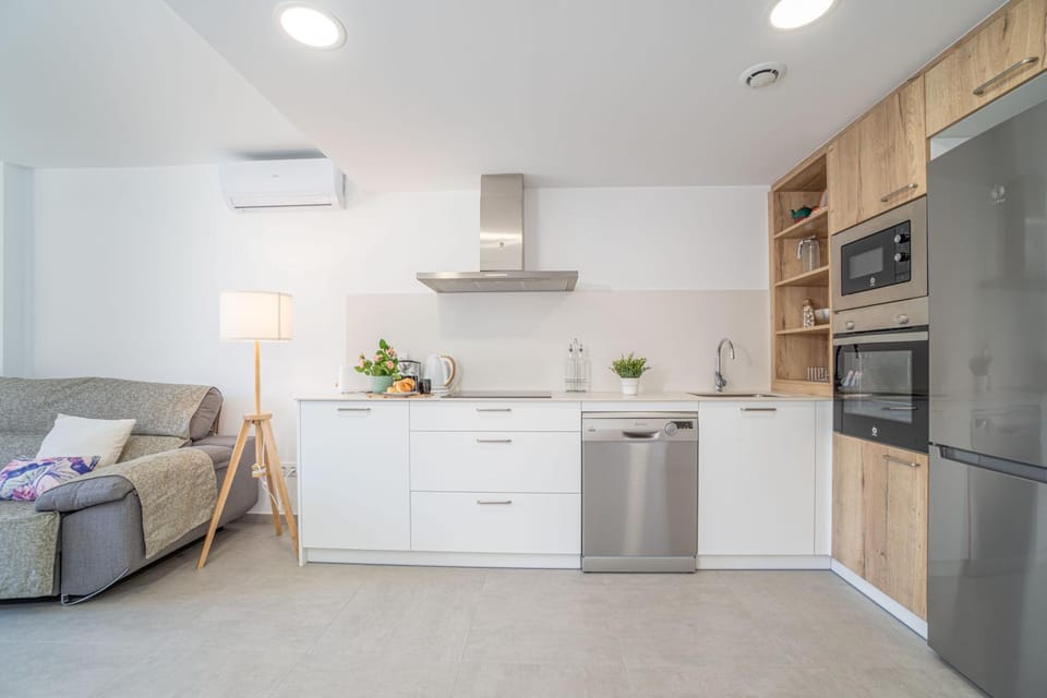 Kitchen or kitchenette, Living room