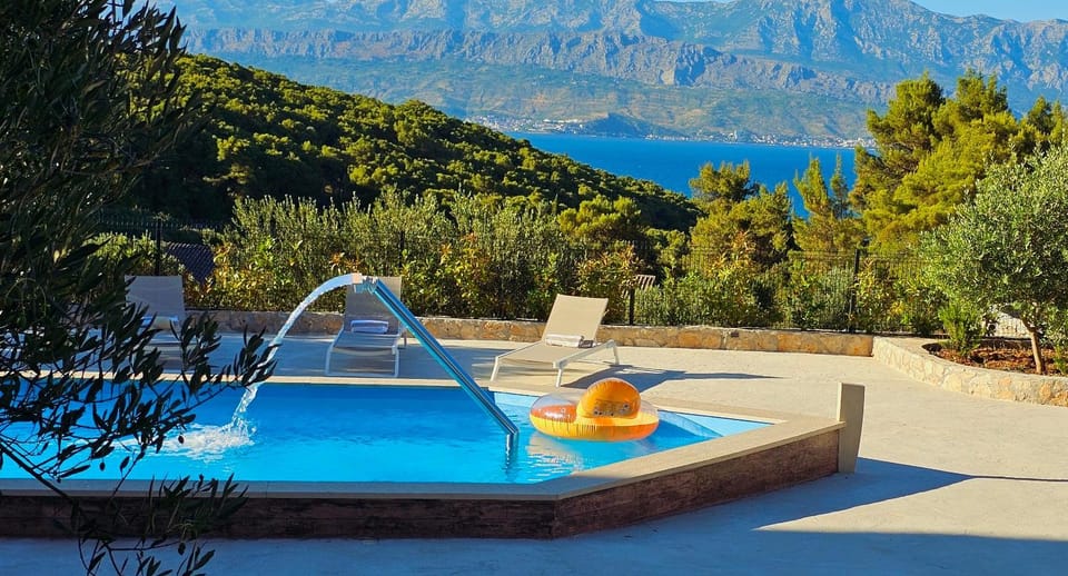 Nearby landmark, Day, Natural landscape, Mountain view, Pool view, Sea view, Swimming pool, sunbed