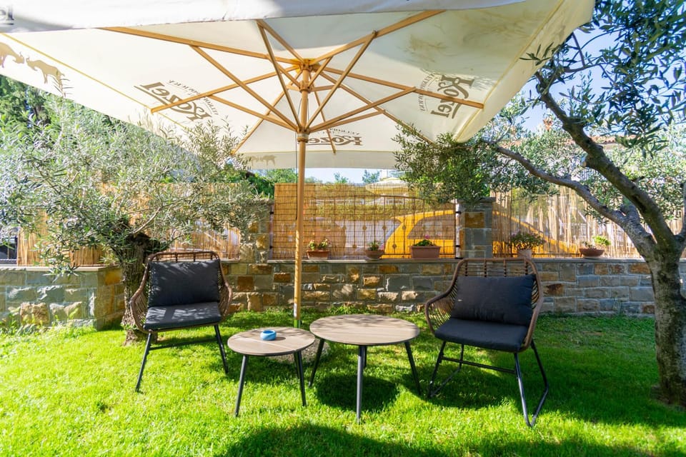 Garden, Seating area, Garden view