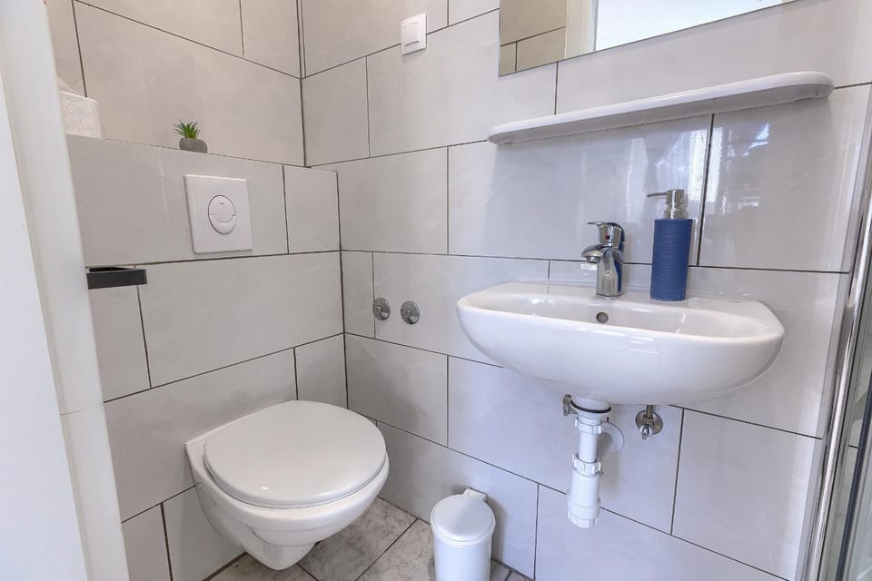 Toilet, Bathroom
