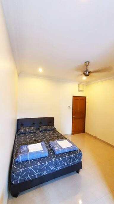 Puchong Semi D Homestay spacious 4 rooms House in Selangor, Malaysia