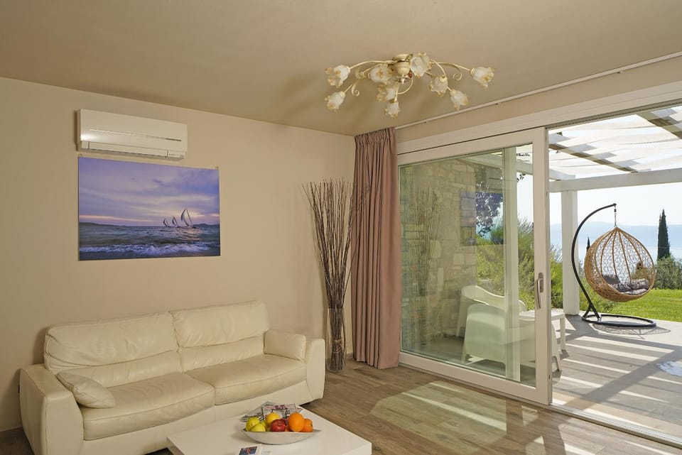 Communal lounge/ TV room, Living room