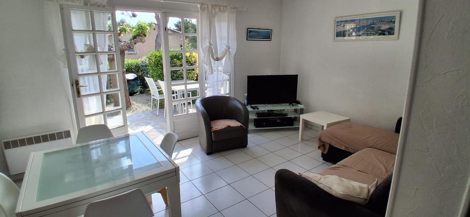 villa vue mer plage a pied 2 minutes internet parking House in Fleury