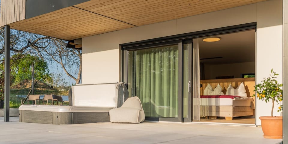 Day, Garden, View (from property/room), Balcony/Terrace, Seating area, Garden view