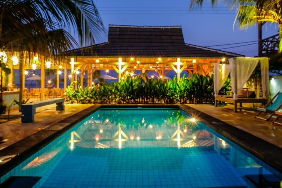 Property building, Swimming pool, Swimming pool