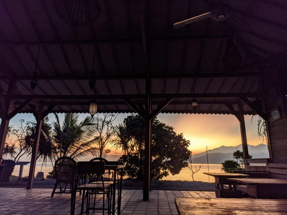 Restaurant/places to eat, Day, View (from property/room), Sea view, Sunrise
