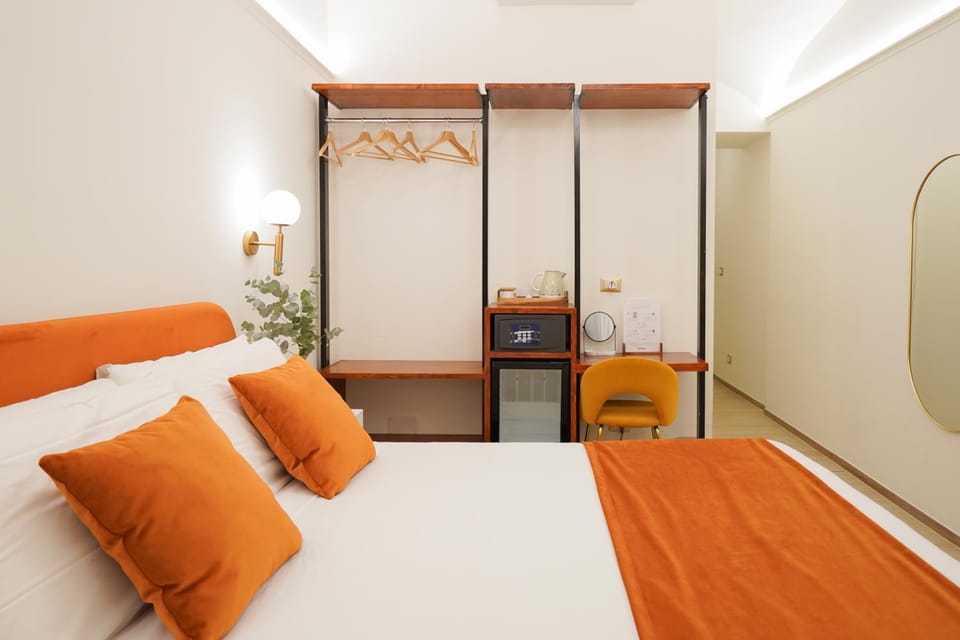 Bed, Living room, Photo of the whole room, Bedroom, hair dresser, wardrobe, air conditioner
