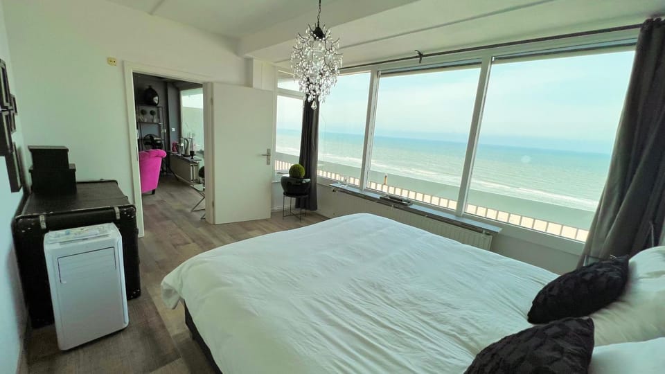 Bed, Natural landscape, Balcony/Terrace, Beach, Sea view