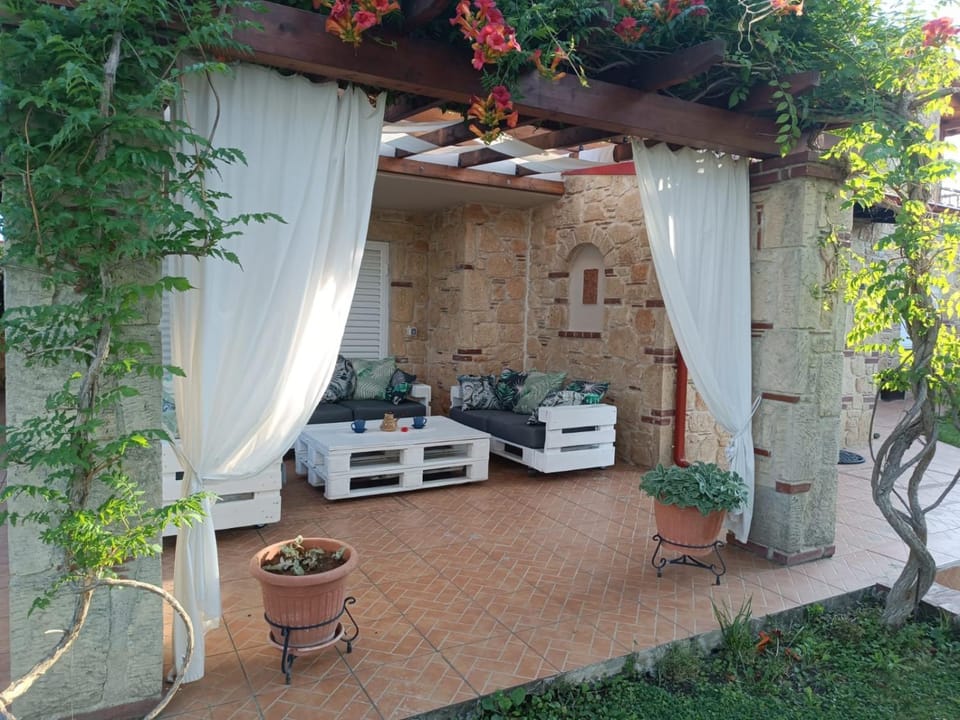 Balcony/Terrace, Seating area, Garden view