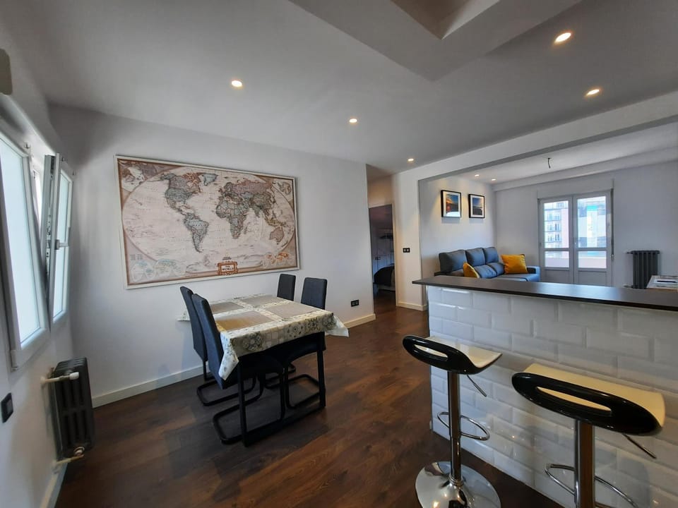 Living room, Dining area