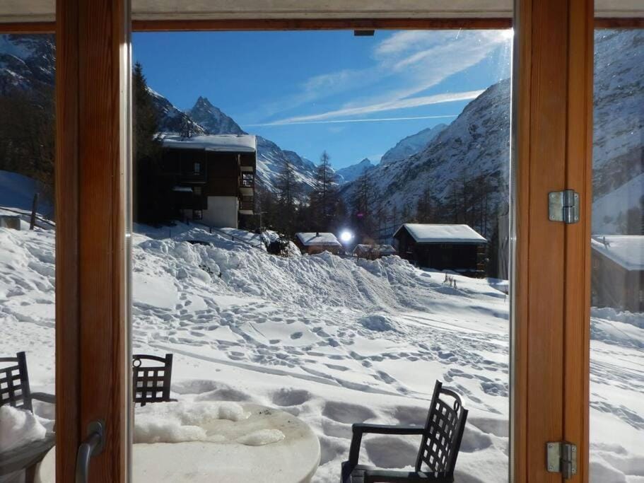 Ryad B Charmant et Chaleureux Apartment in Canton of Valais