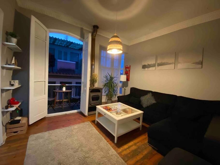 Living room, Photo of the whole room, Seating area