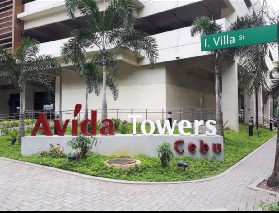 Homey 2 BR Unit w/Pool in Avida IT Park Apartment in Lapu-Lapu City