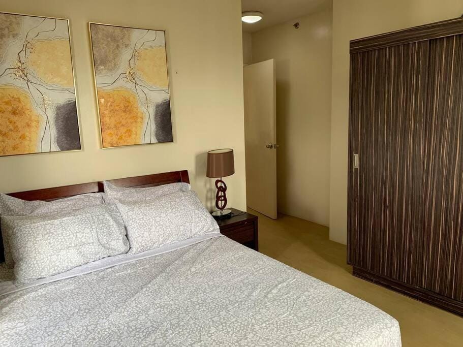 Homey 2 BR Unit w/Pool in Avida IT Park Apartment in Lapu-Lapu City