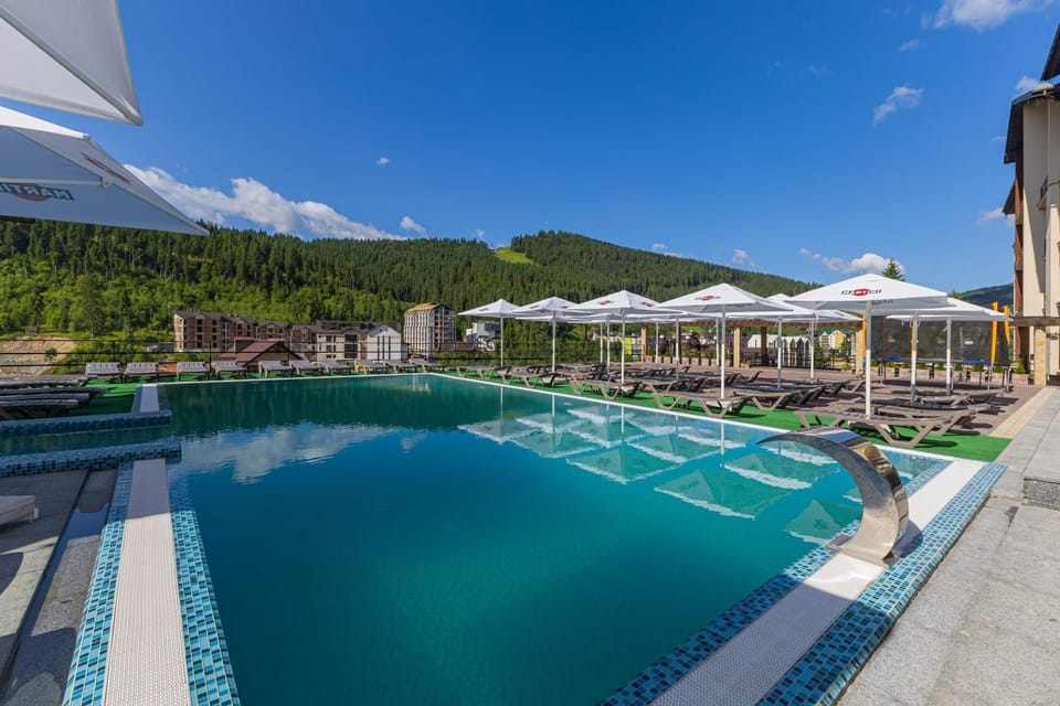 Natural landscape, Mountain view, Pool view, Swimming pool, sunbed