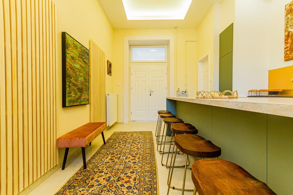 Dining area, kitchen