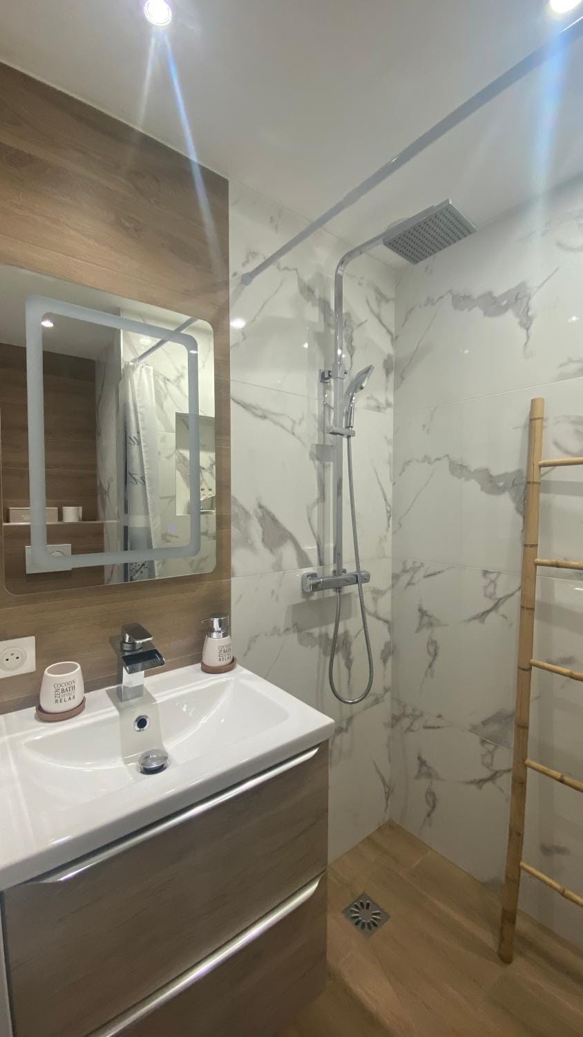 Shower, Bathroom