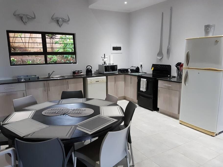 4 Bedroom house with lovely sea views. House in Dolphin Coast