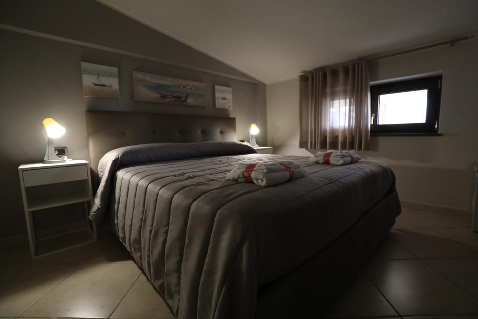 TV and multimedia, Photo of the whole room, Bedroom