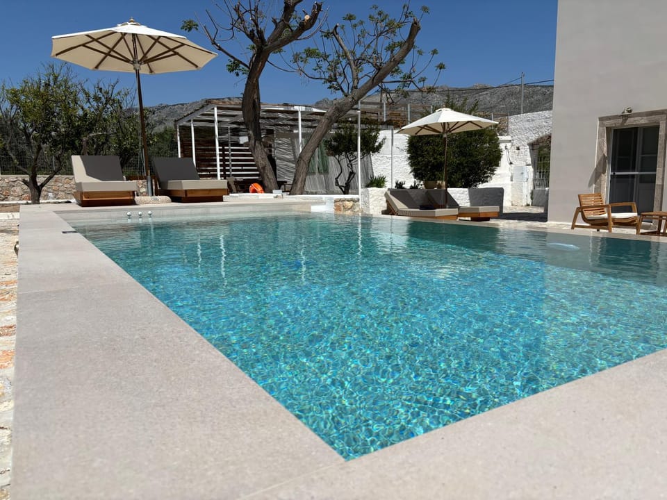 Garden, Pool view, Swimming pool, Swimming pool, sunbed