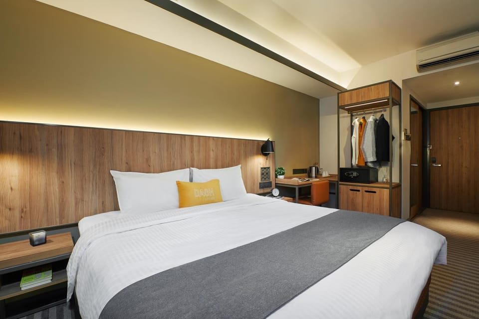 Bed, Photo of the whole room, Bedroom, wardrobe